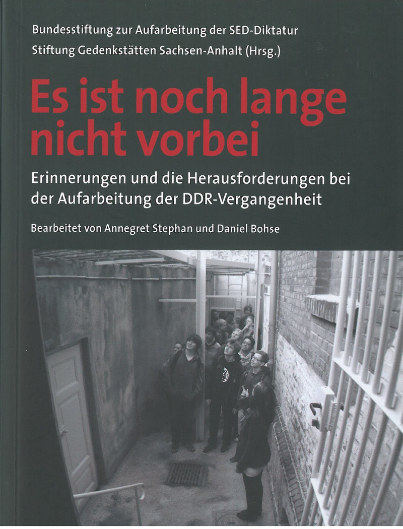 Buchcover Es ist noch lange nicht vorbei. Erinnerungen und die Herausforderungen bei der Aufarbeitung der DDR-Vergangenheit 